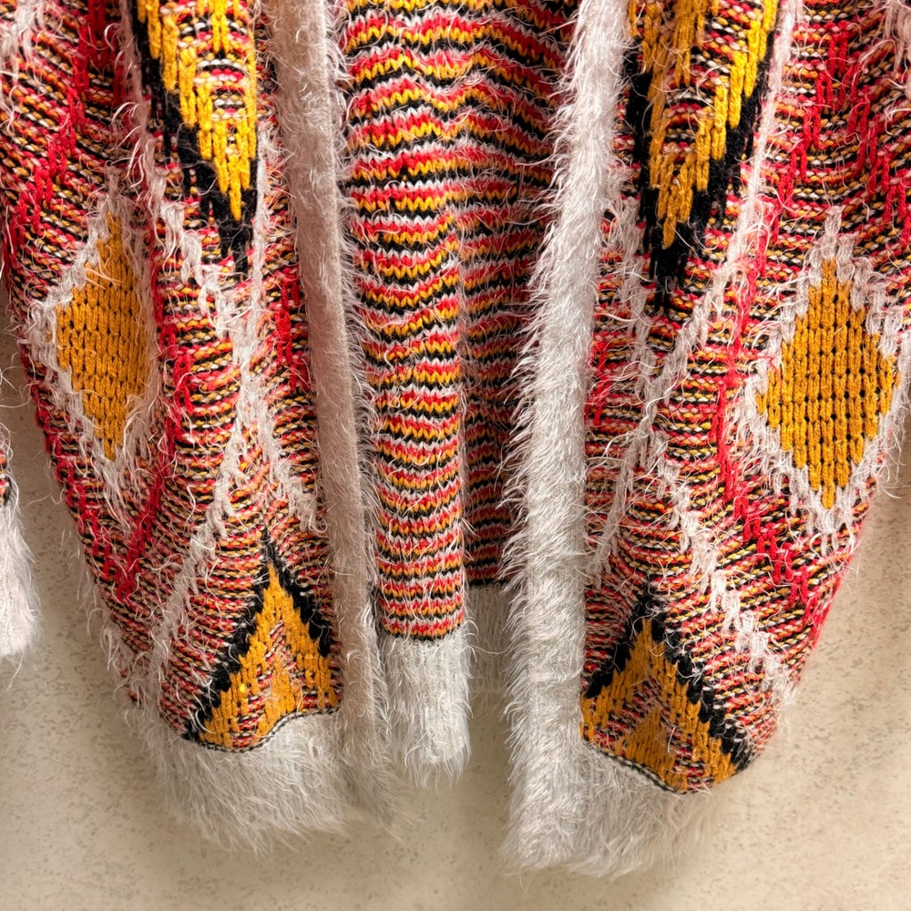 Woven Heart Small Women's Geometric‎ Diamond Knit Boho Artsy Fuzzy Cozy Cardigan - Picture 4 of 7